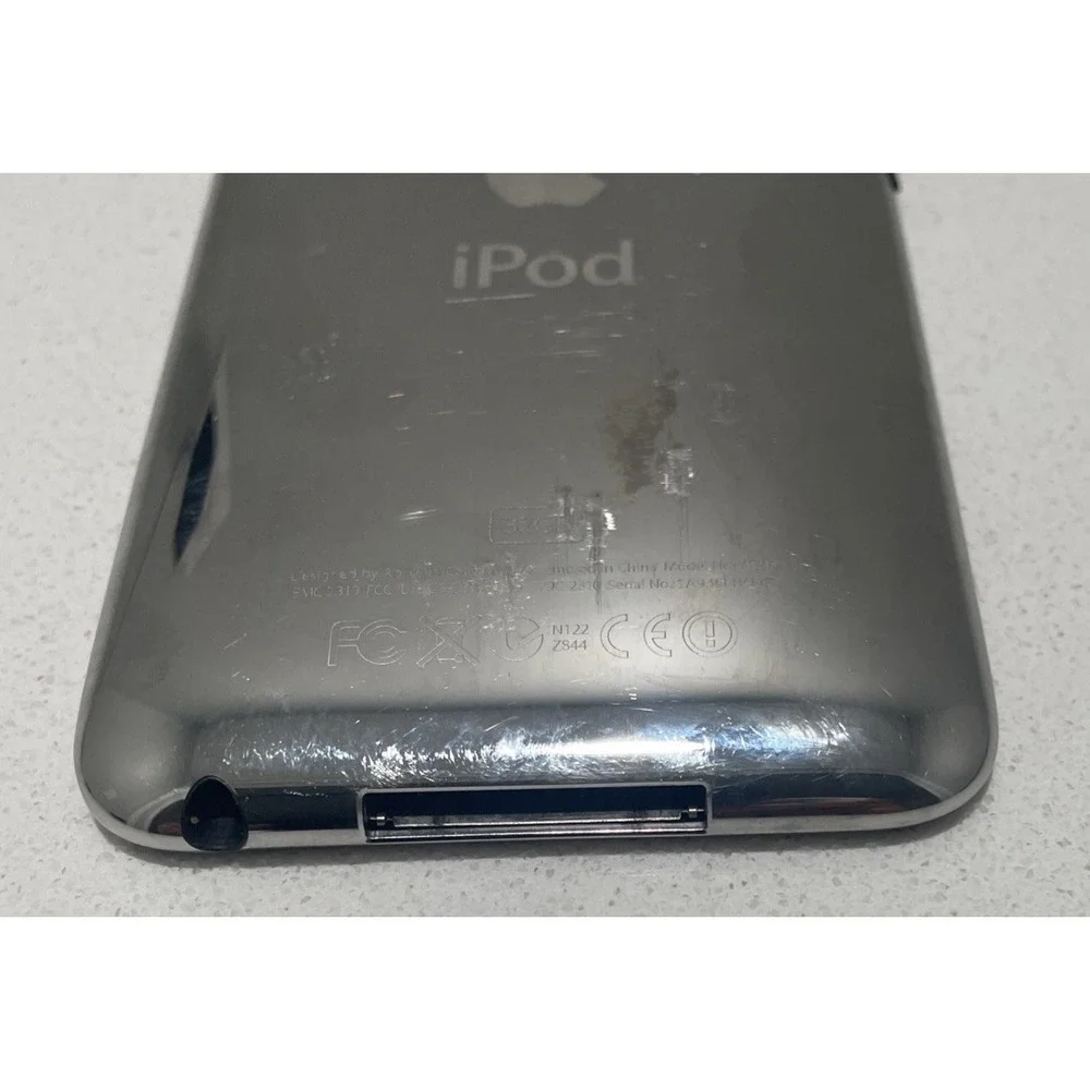APPLE IPOD TOUCH 3RD GENERATION BLACK 32GB MODEL MC008LL USED